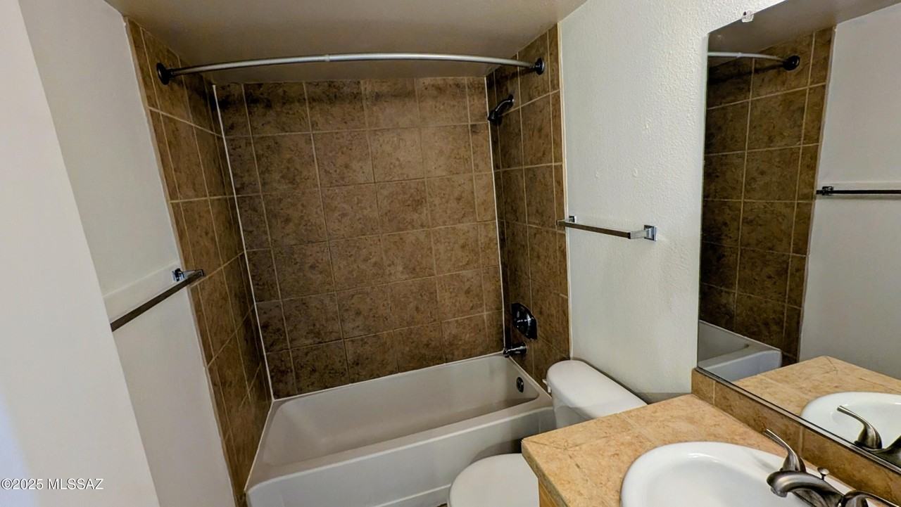 1810 E Blacklidge Dr Unit 4224 #4224 - Photo 7 of 12