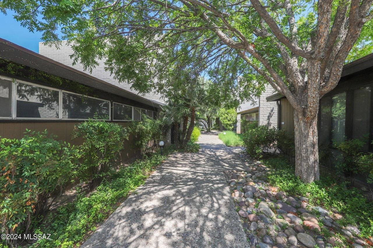 5701 E Glenn St Apt 86 #86 - Photo 3 of 28