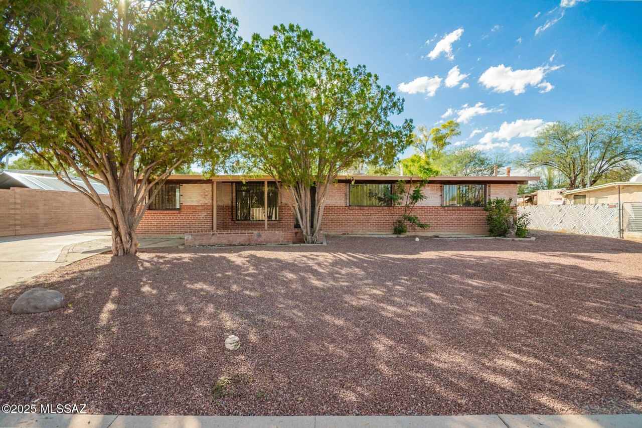 1942 S Avenida Planeta