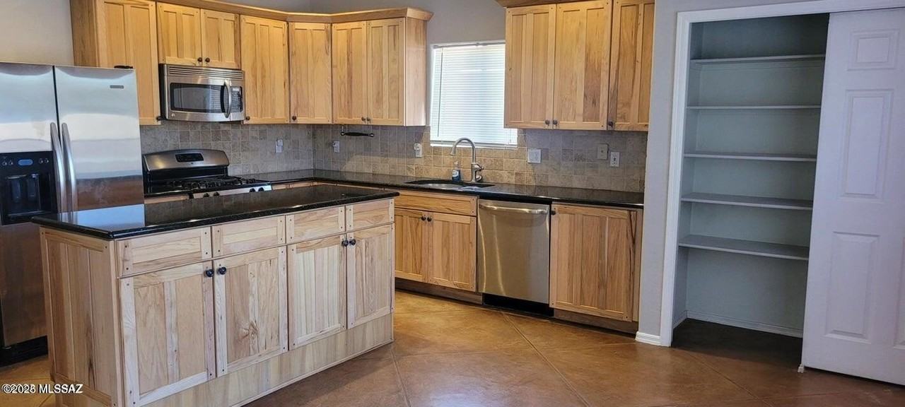 6987 W Sauceda Dr - Photo 2 of 14