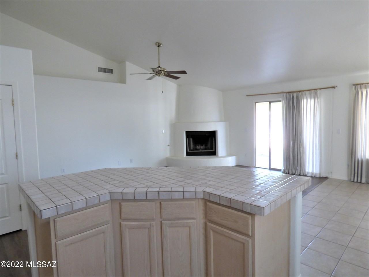 8270 N Westcliff Dr - Photo 6 of 25