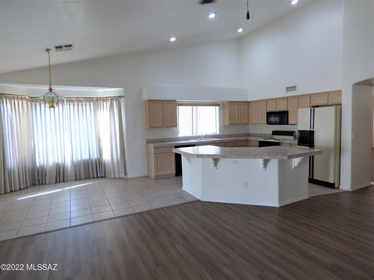 8270 N Westcliff Dr - Photo 7 of 25