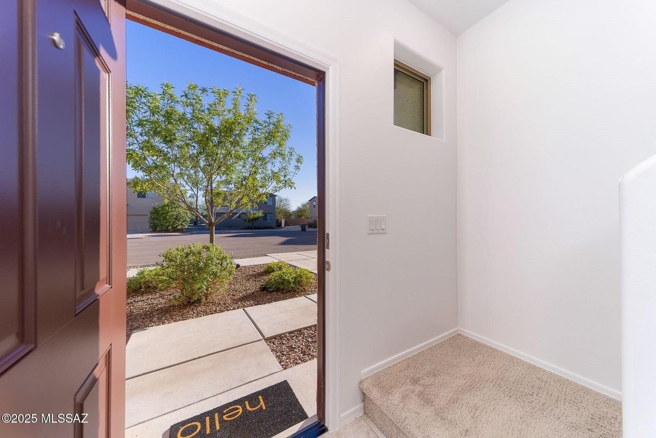 4255 E Columbus Park Pl - Photo 3 of 43