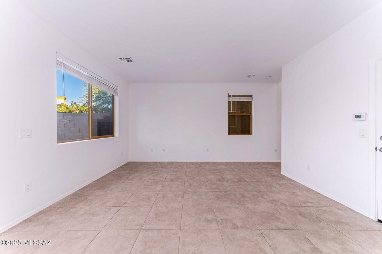 4255 E Columbus Park Pl - Photo 6 of 43