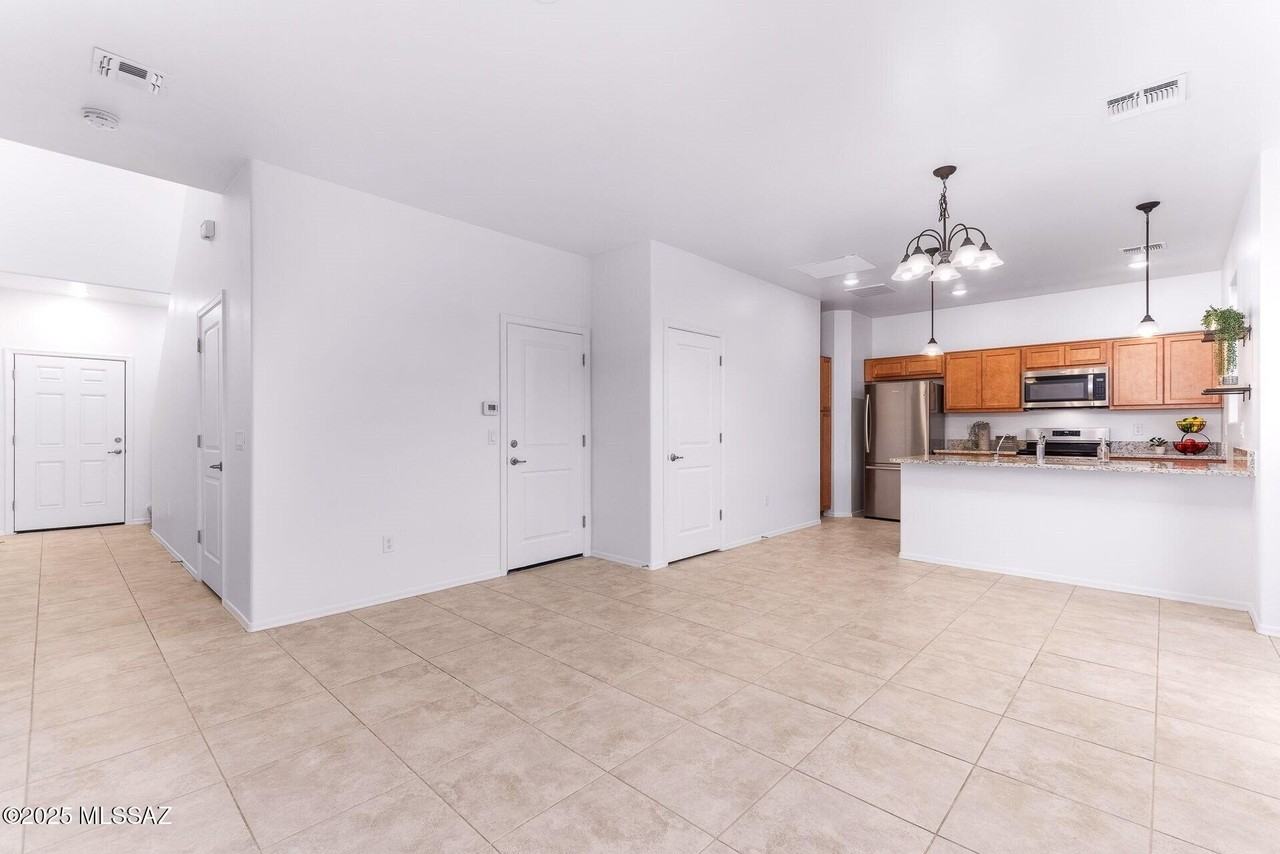 4255 E Columbus Park Pl - Photo 7 of 43