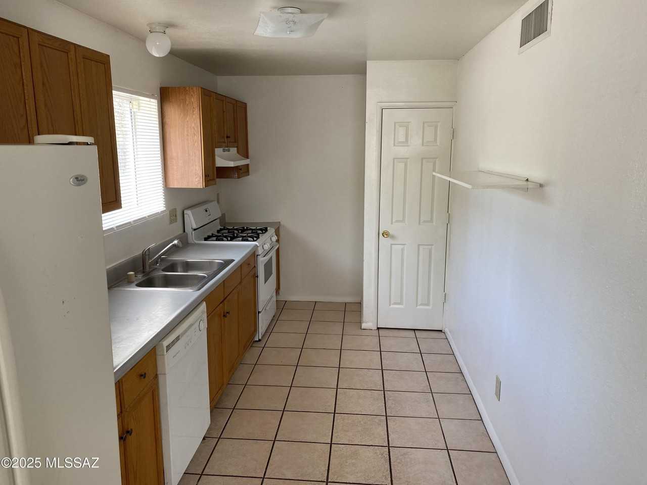 1010 E Elm St Unit 3 #3 - Photo 5 of 14