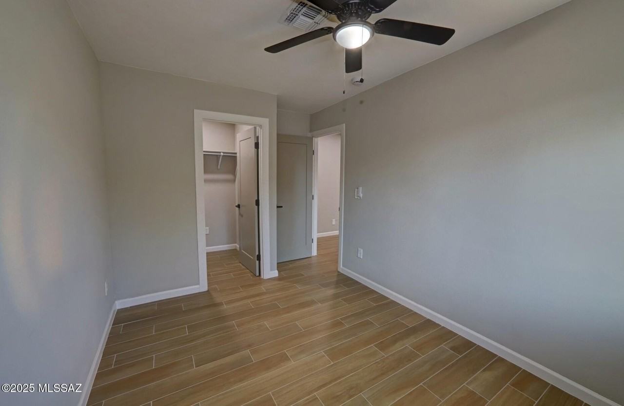 4733 E 18th St Unit B #B - Photo 4 of 23