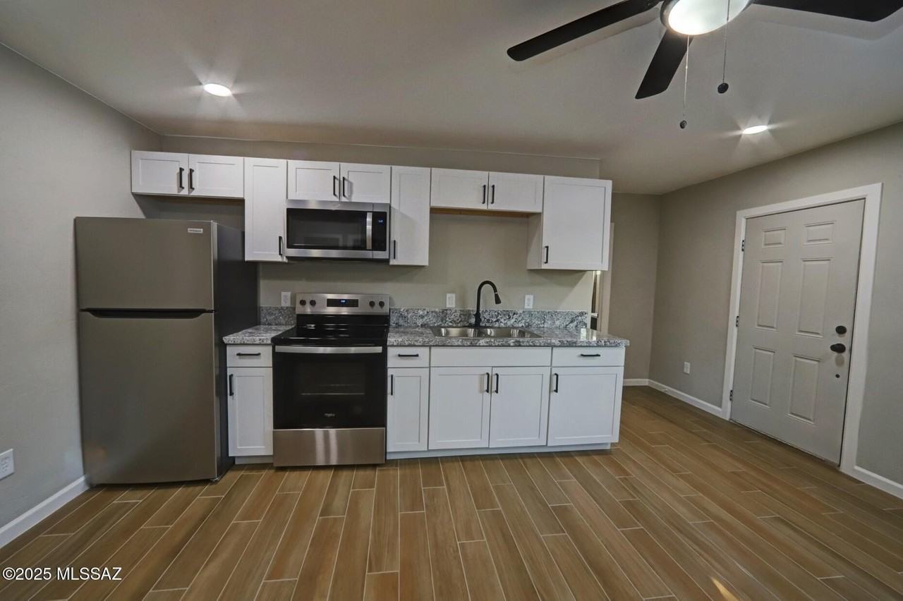 4733 E 18th St Unit B #B - Photo 6 of 23