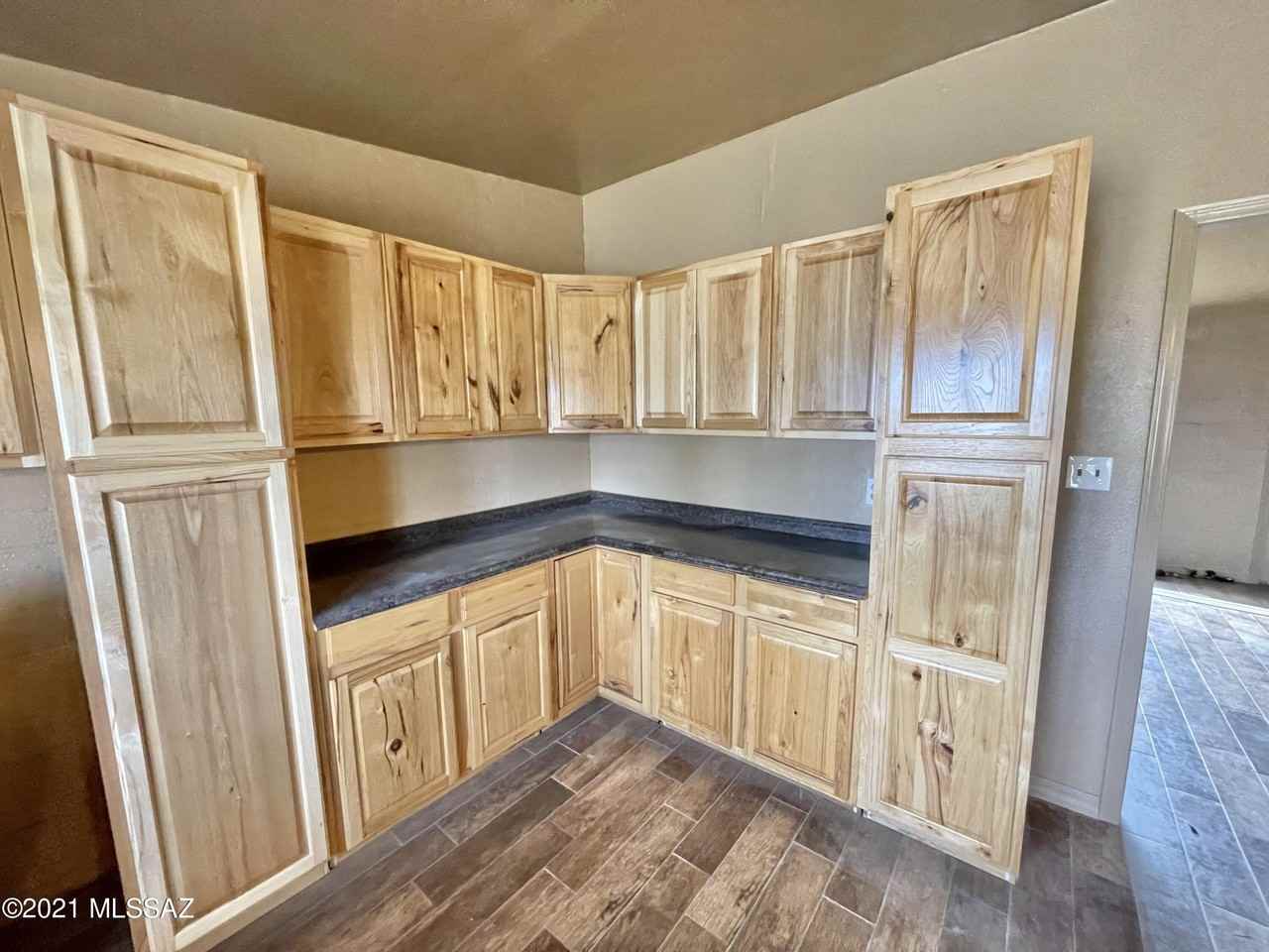 217 S Avenue B - Photo 5 of 13