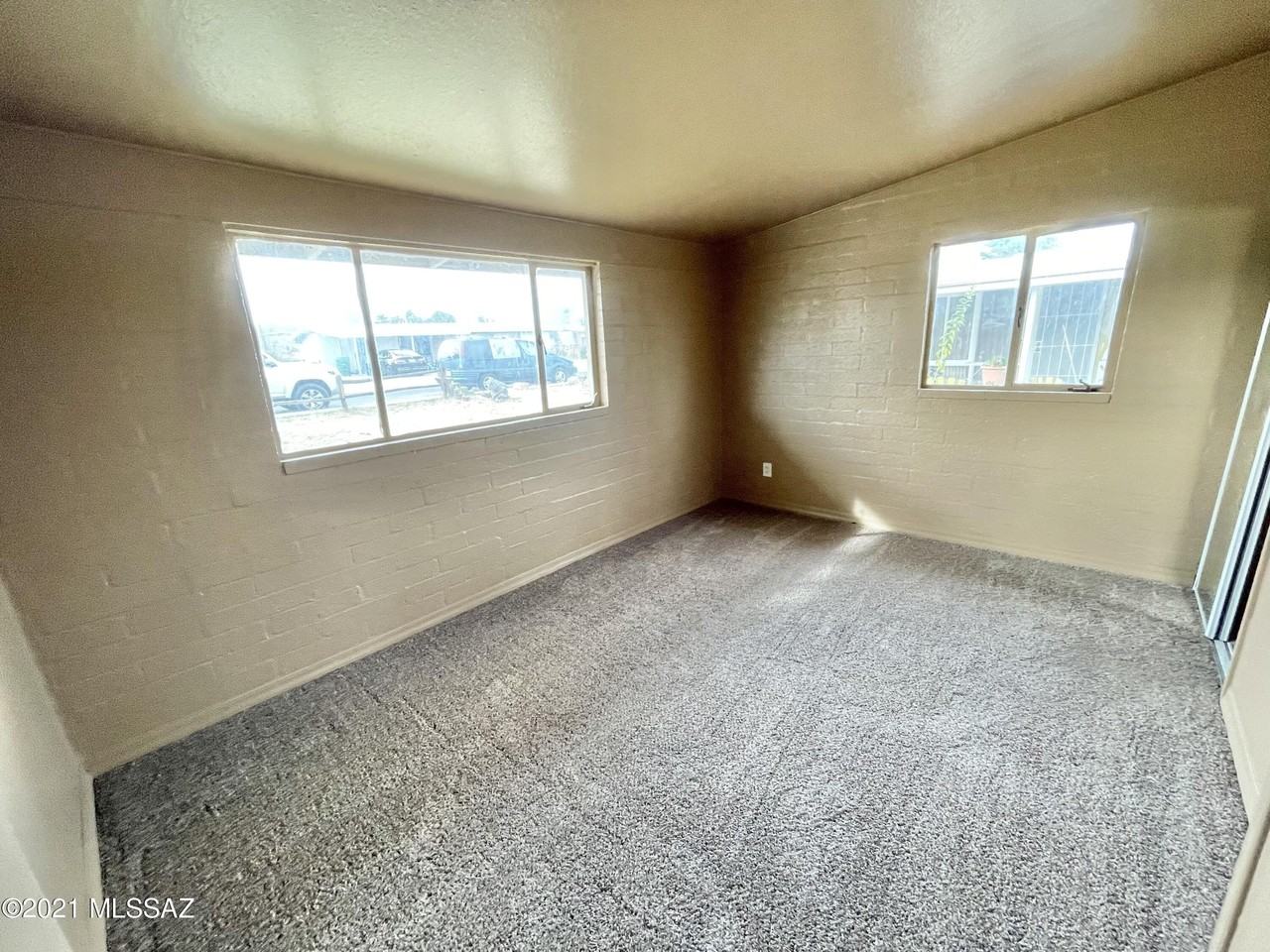 217 S Avenue B - Photo 7 of 13