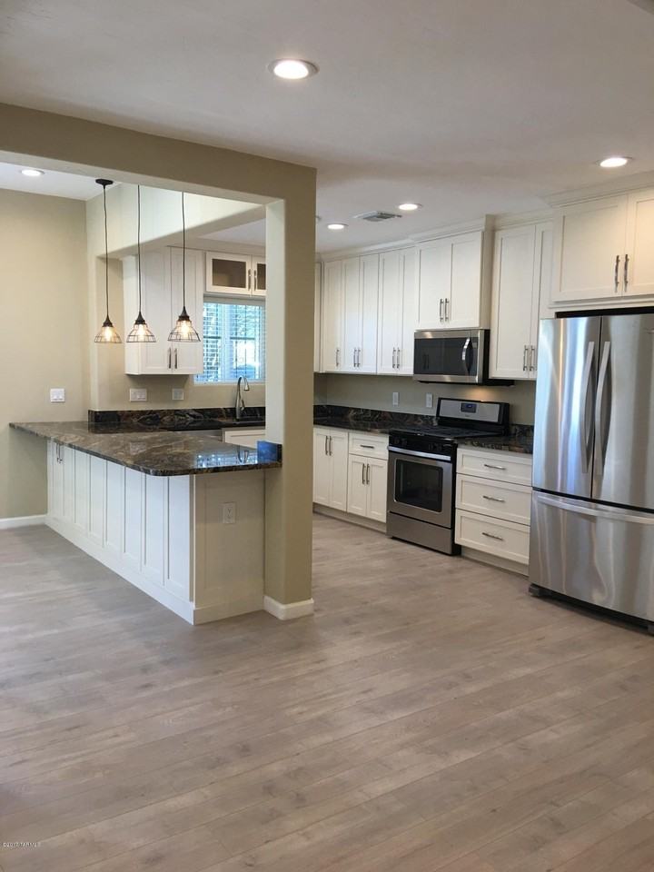 1745 E 10th St - Photo 4 of 22