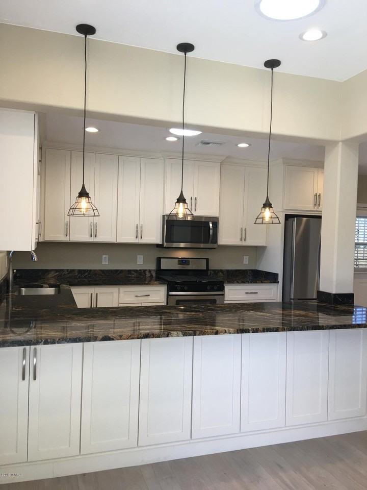 1745 E 10th St - Photo 5 of 22