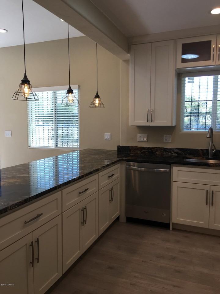 1745 E 10th St - Photo 6 of 22