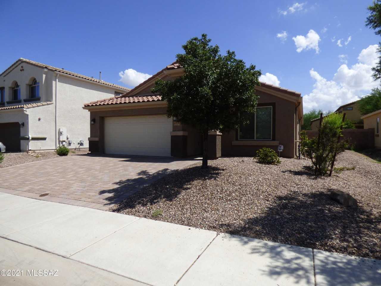 8815 W Moon Spring Rd - Photo 2 of 38