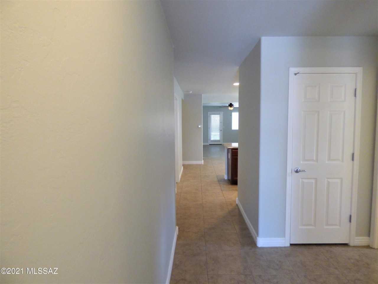 8815 W Moon Spring Rd - Photo 4 of 38