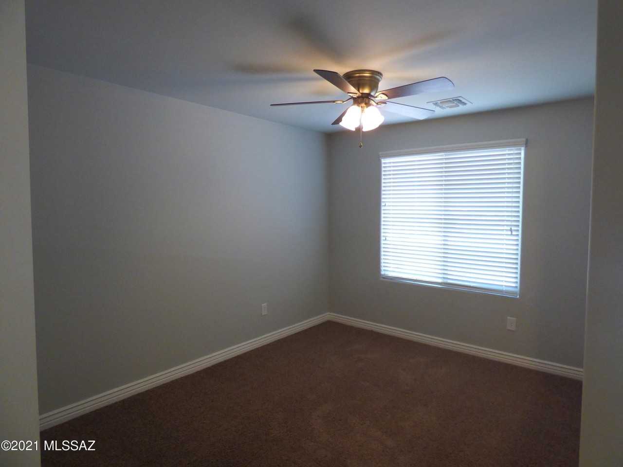 8815 W Moon Spring Rd - Photo 5 of 38