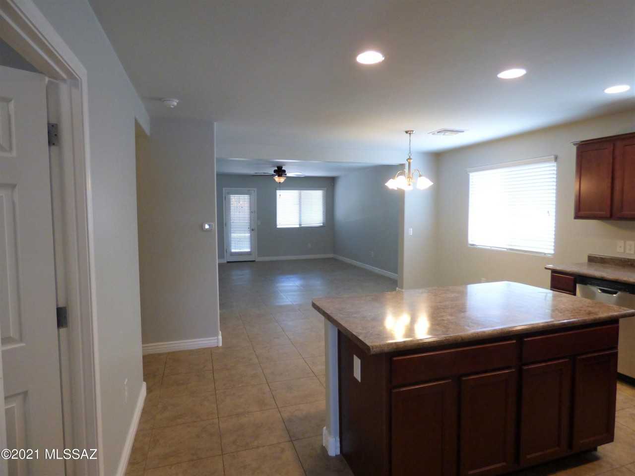 8815 W Moon Spring Rd - Photo 7 of 38