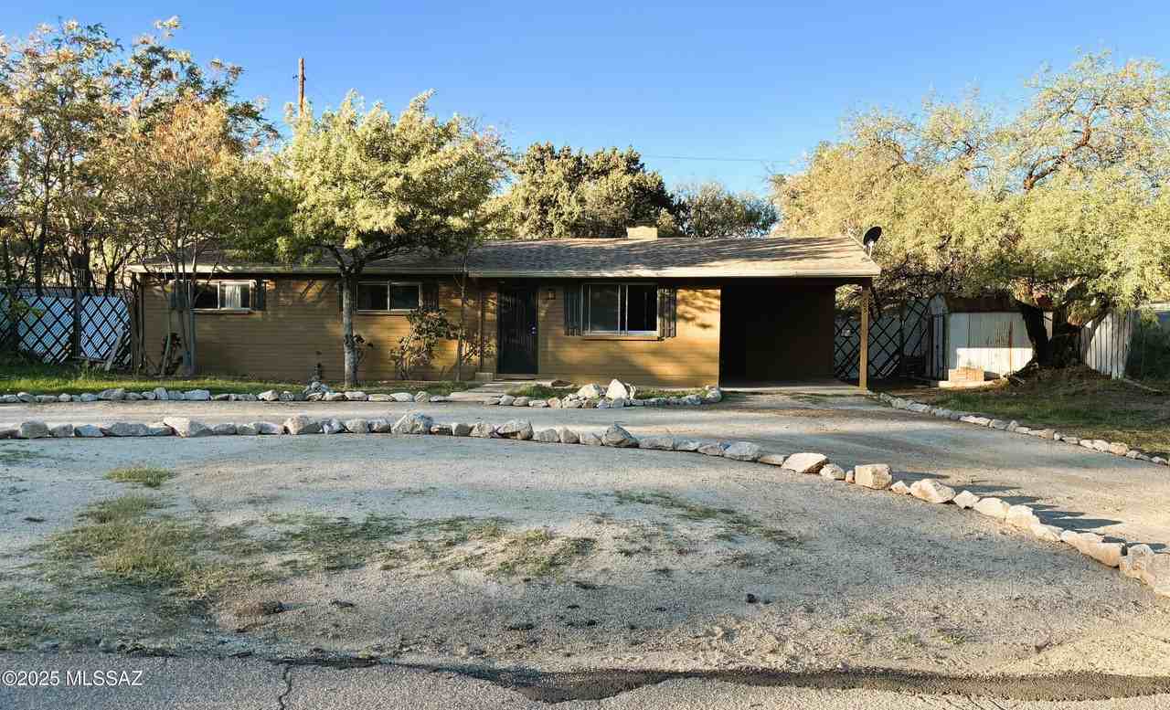 705 W Robles St - Photo 2 of 10