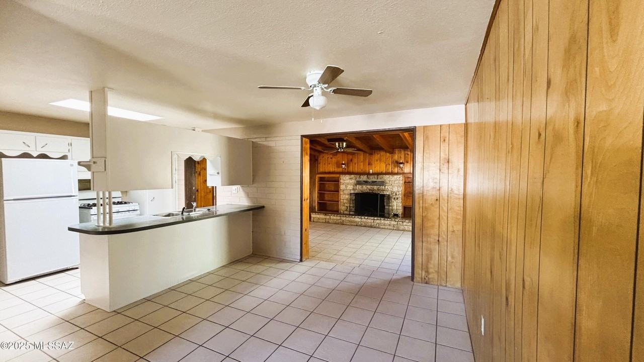 705 W Robles St - Photo 4 of 10