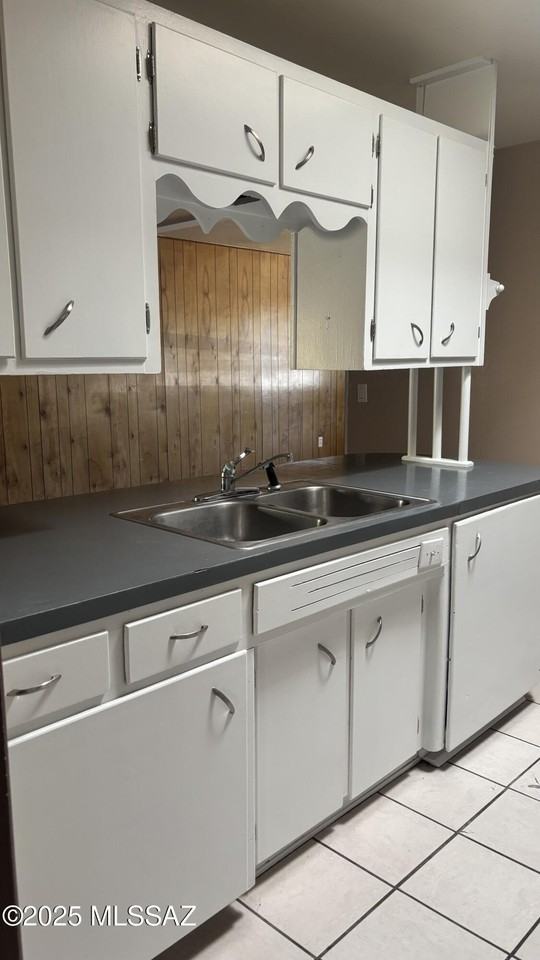 705 W Robles St - Photo 6 of 10