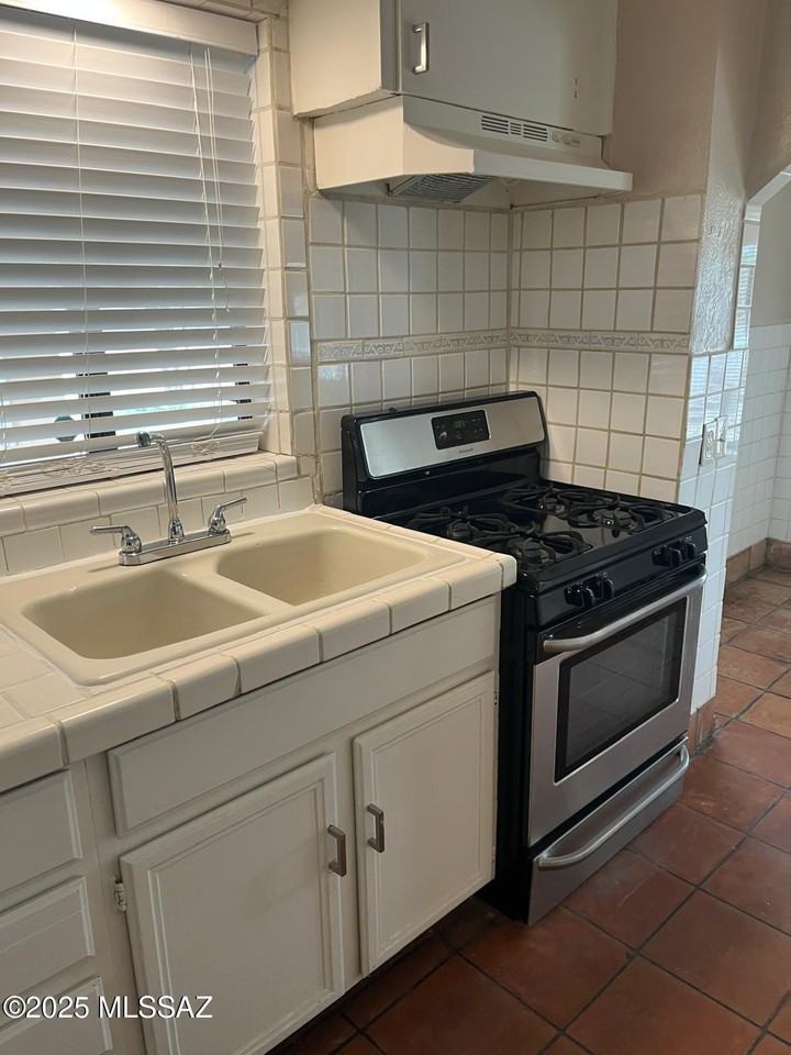 345 E Teton Rd #2 - Photo 4 of 17