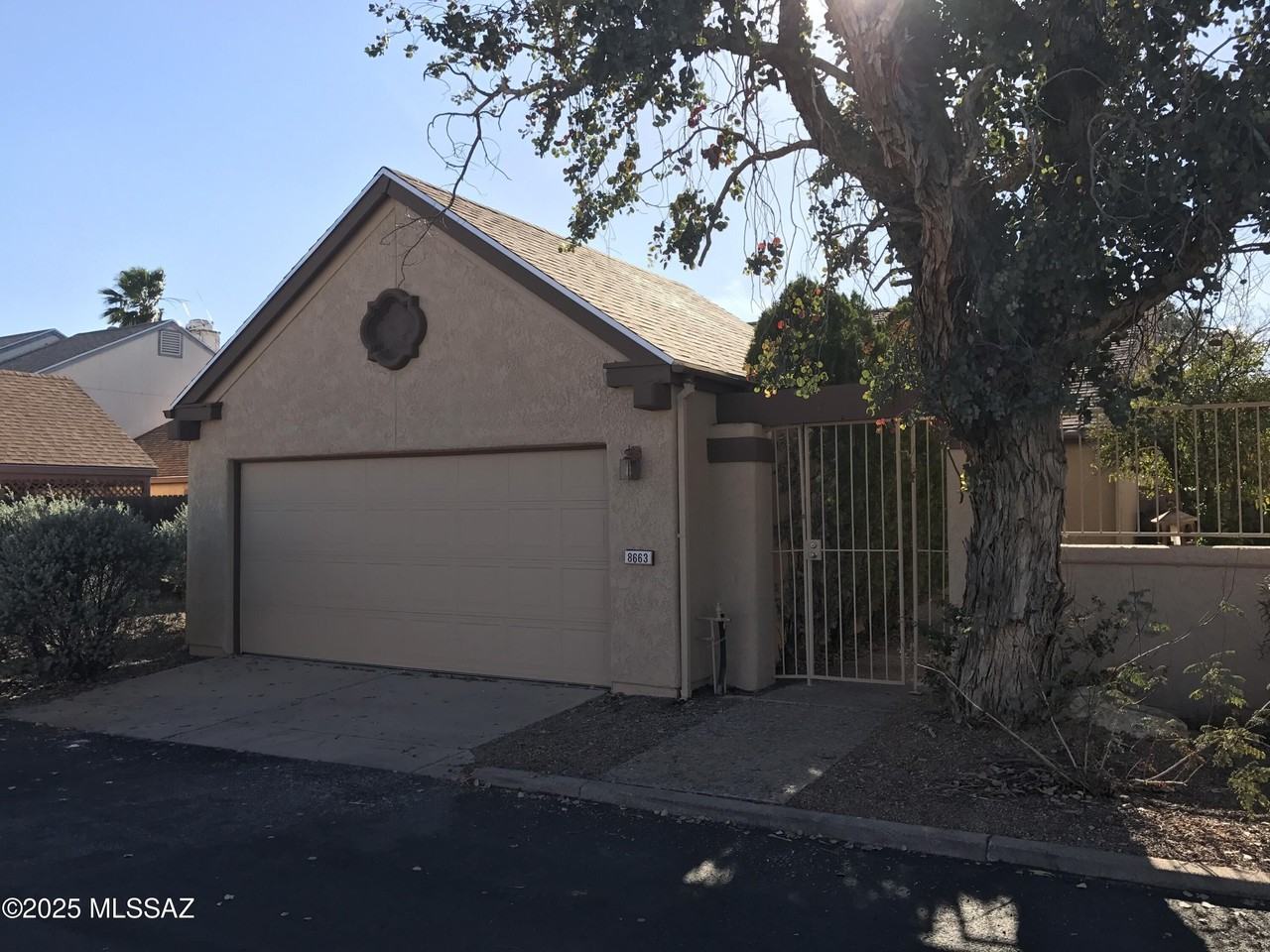 8663 N Lyra Ln - Photo 2 of 25