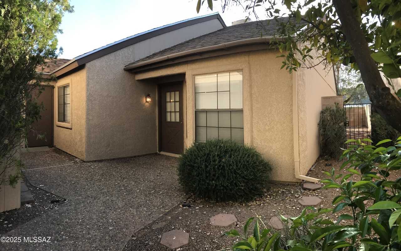 8663 N Lyra Ln - Photo 3 of 25