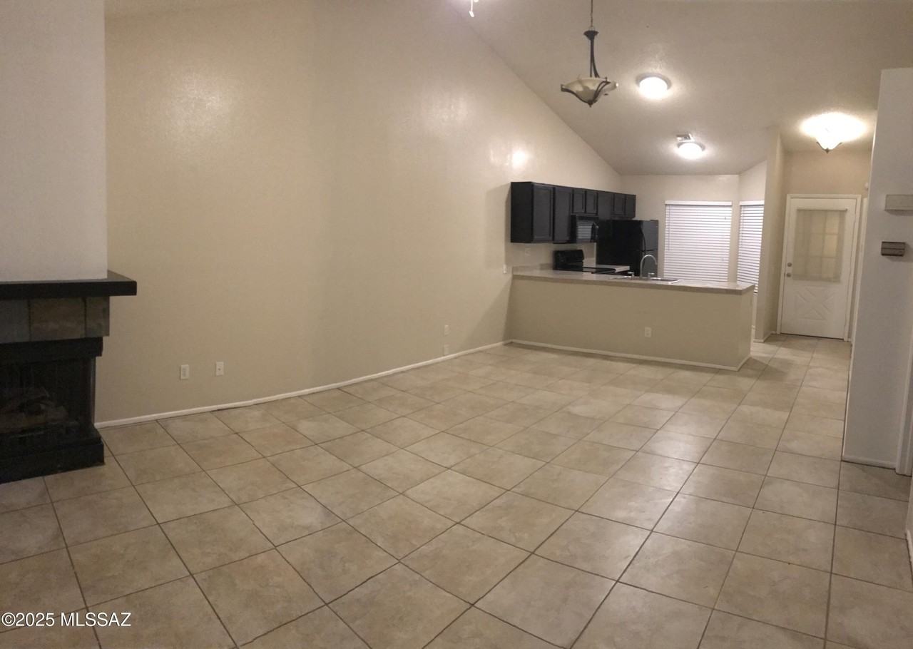 8663 N Lyra Ln - Photo 4 of 25