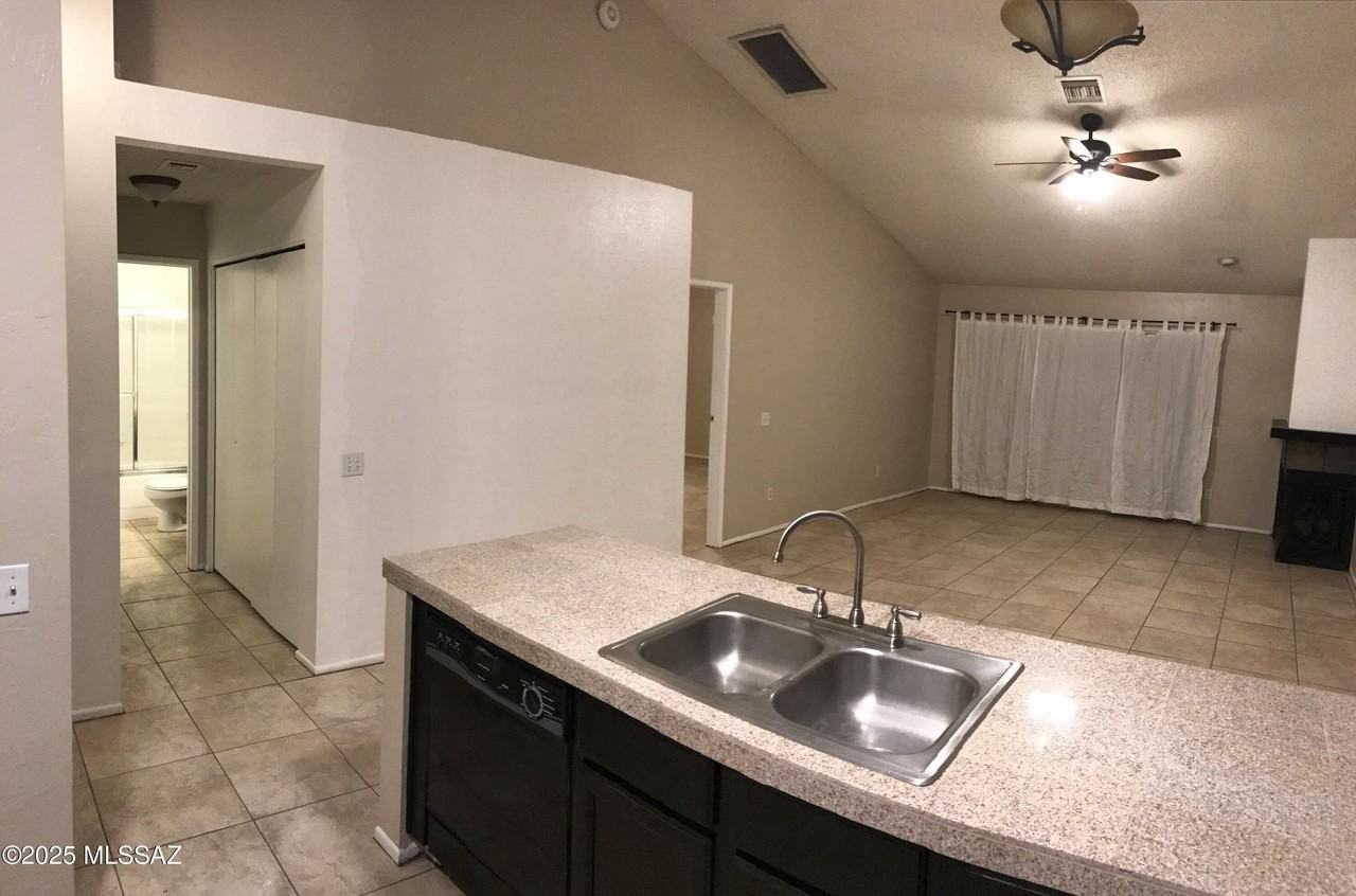 8663 N Lyra Ln - Photo 7 of 25