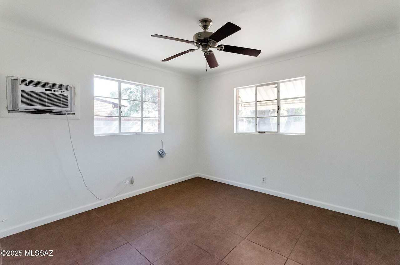 830 E Copper St - Photo 4 of 15