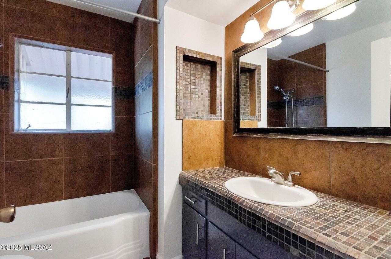 830 E Copper St - Photo 5 of 15