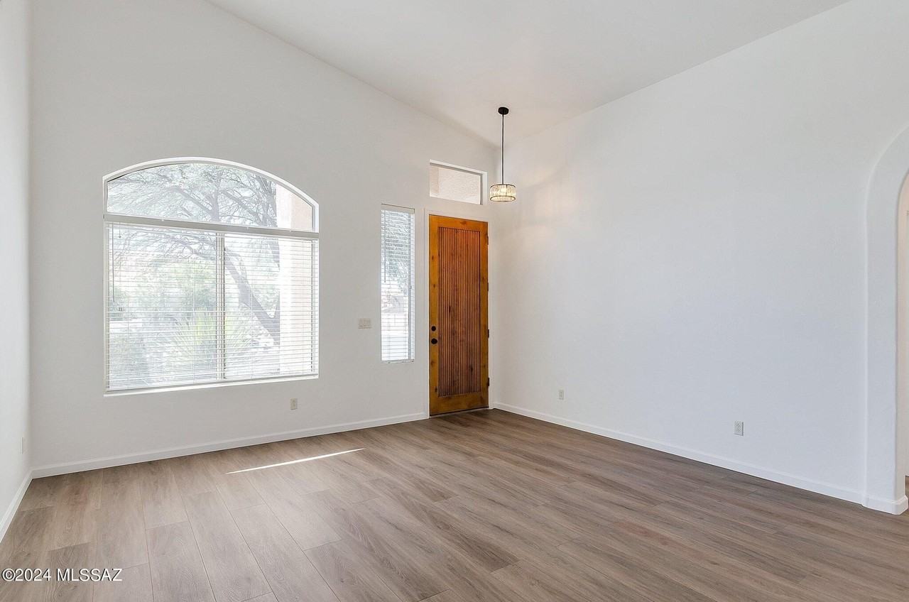 2052 W Arizona Rose Dr - Photo 2 of 14