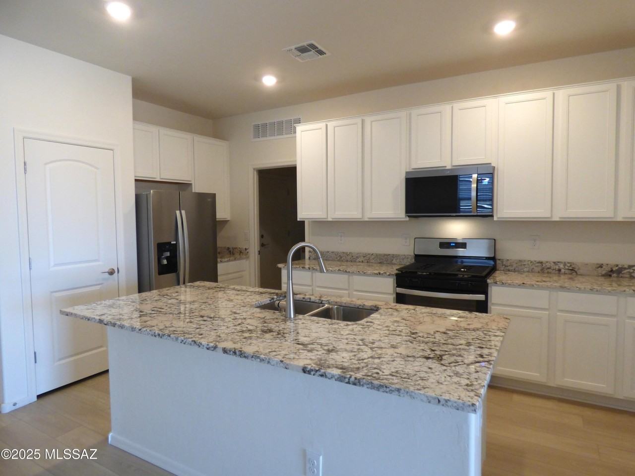 5864 W Pinto Loop - Photo 6 of 29