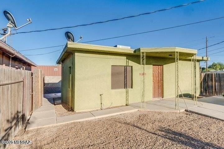 1825 S Jefferson Ave - Photo 2 of 13