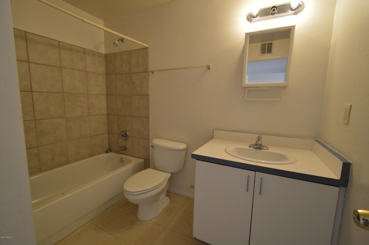 2147 N Isabel Blvd Unit 4 #4 - Photo 6 of 8