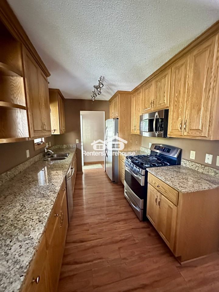 4933 Crestview Rd - Photo 2 of 27