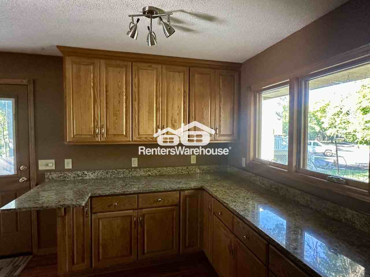 4933 Crestview Rd - Photo 3 of 27