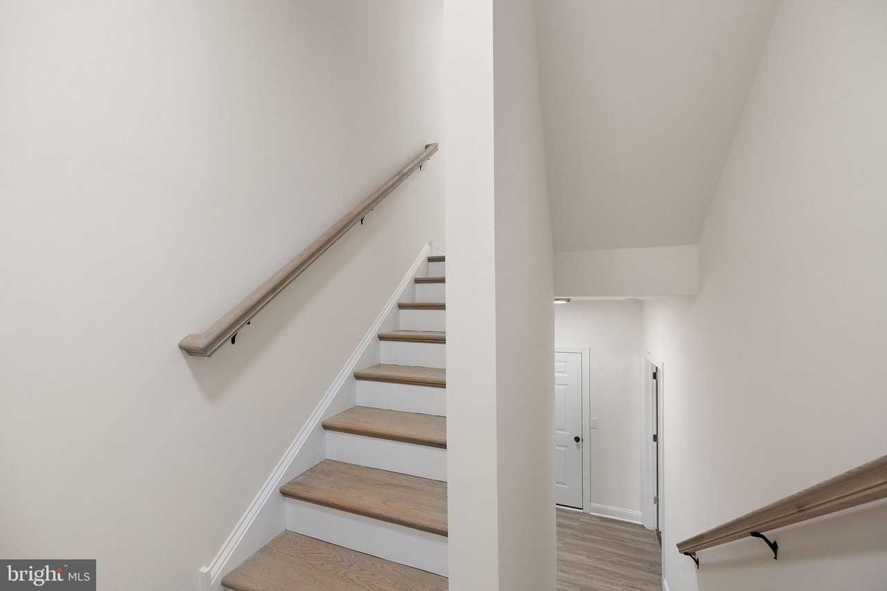 607 Pony Ln - Photo 2 of 23