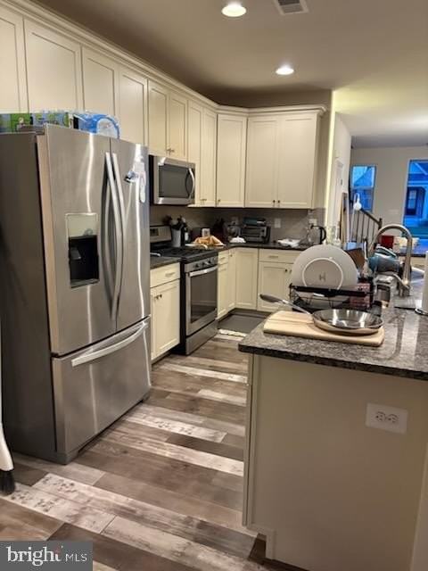 16890 Bellevue Ct - Photo 4 of 19