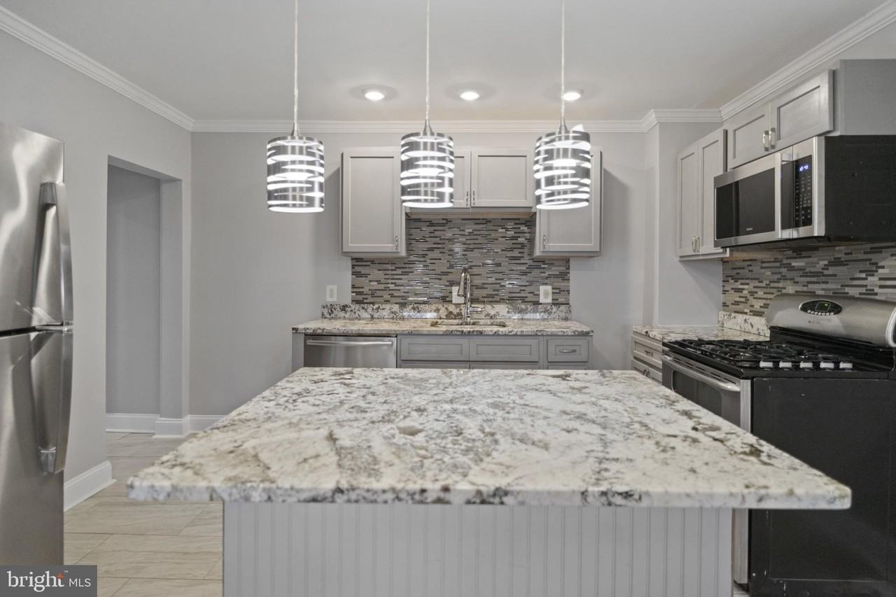 1838 E Pratt St Apt 1 #1 - Photo 4 of 12