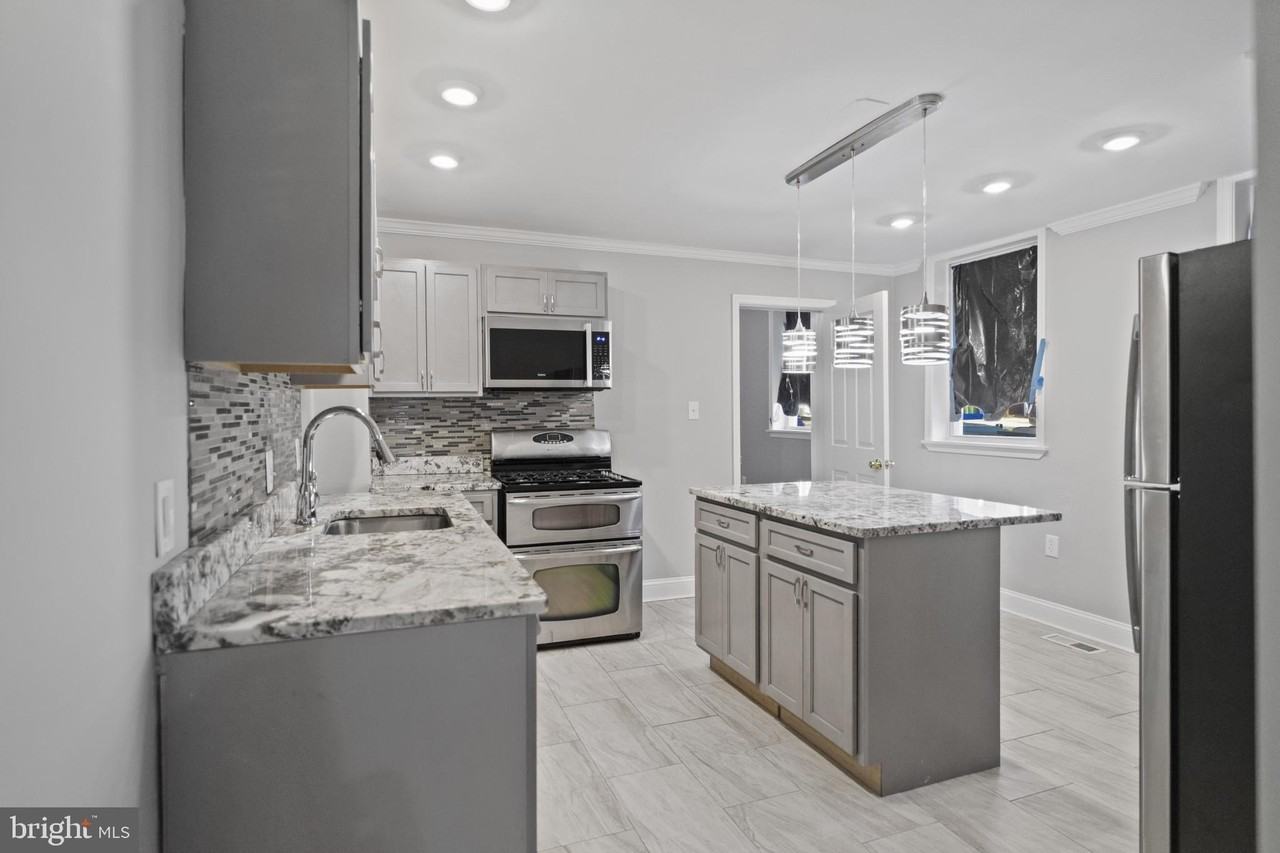 1838 E Pratt St Apt 1 #1 - Photo 5 of 12