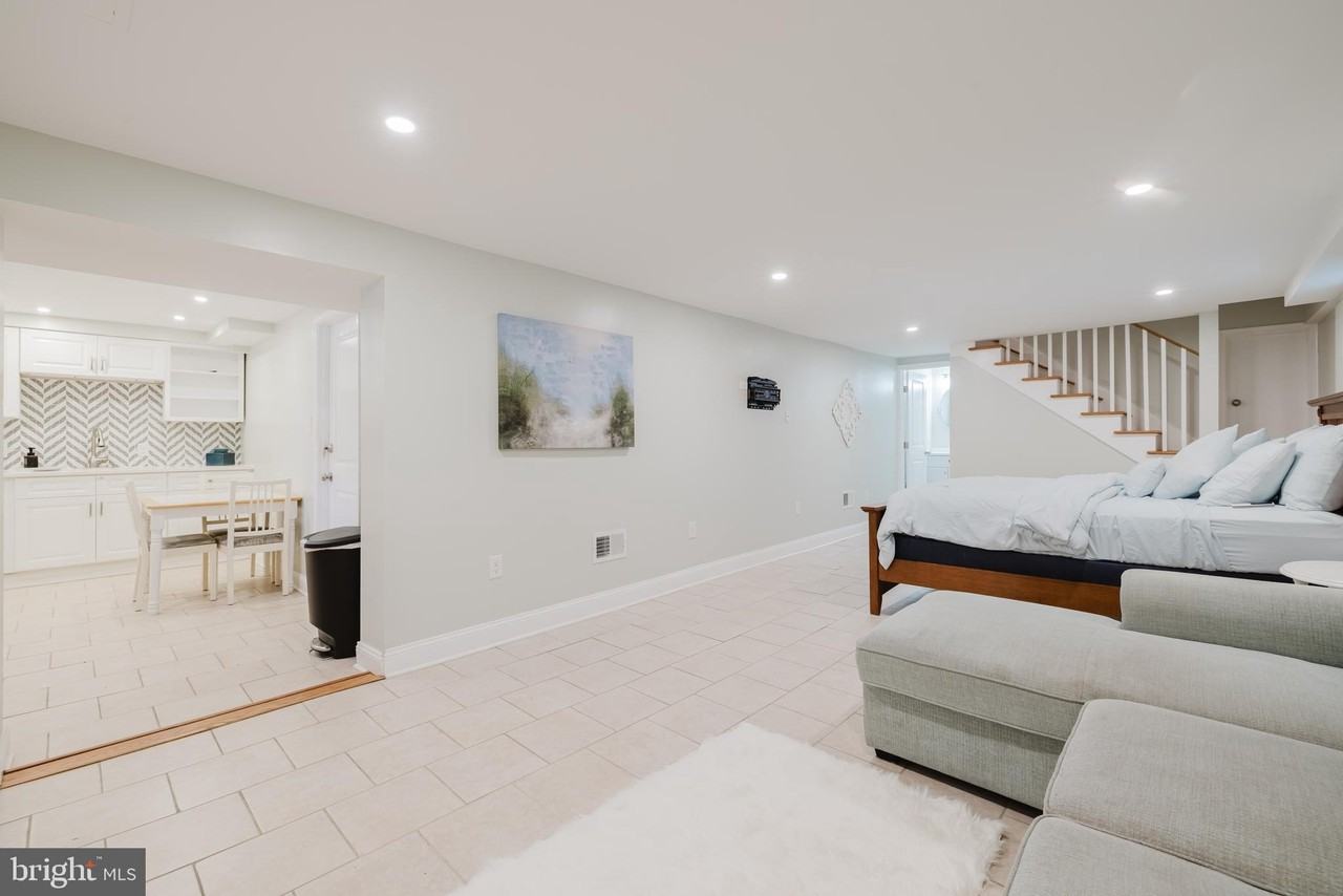 34 Burke Ave - Photo 4 of 11