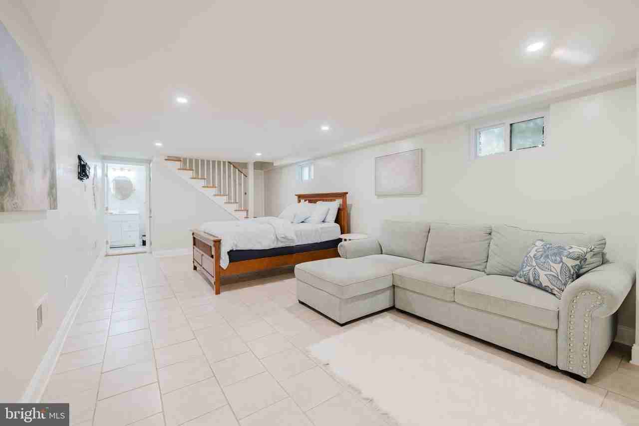 34 Burke Ave - Photo 5 of 11