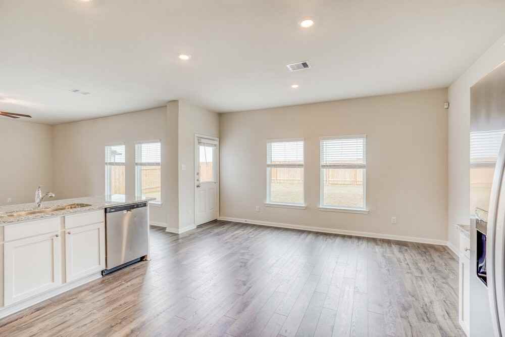 400 Lynn Lotus Dr - Photo 7 of 17