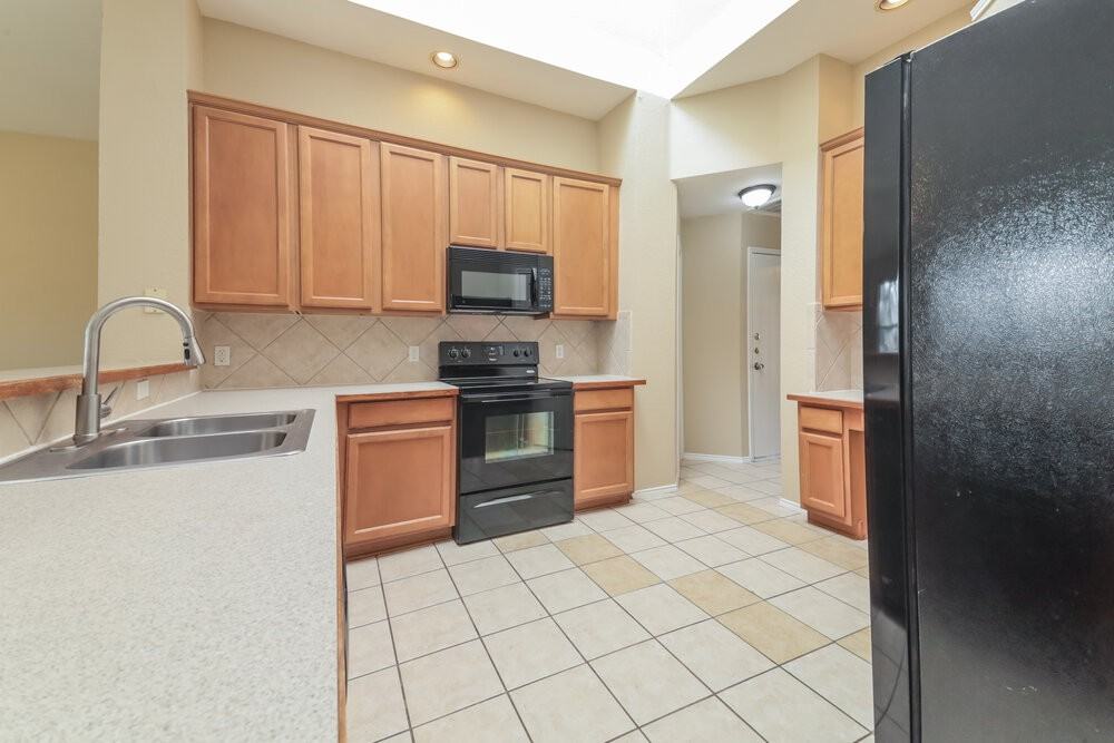 3704 Saint Johns Dr - Photo 6 of 16