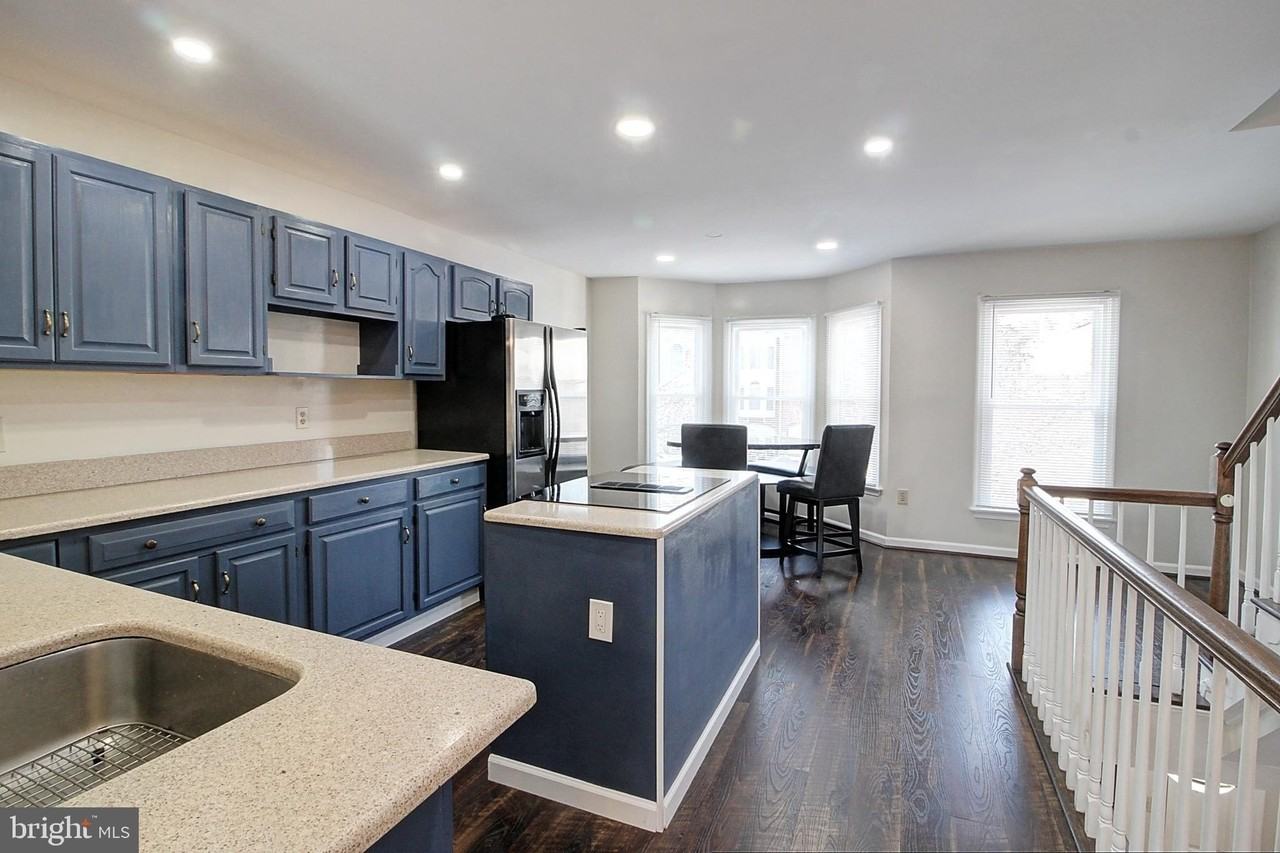 42 Victoria Sq - Photo 2 of 21