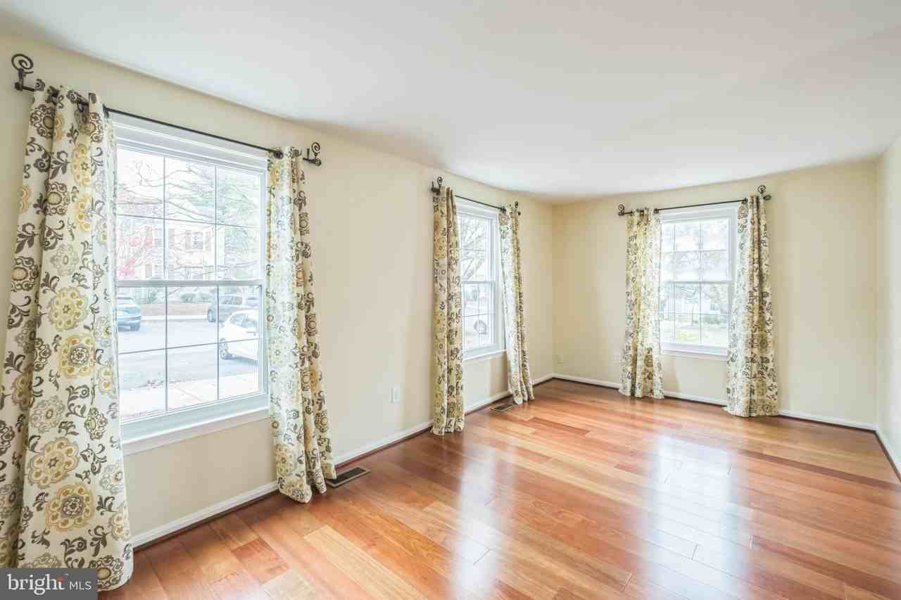 10515 Smithy Ct - Photo 3 of 22