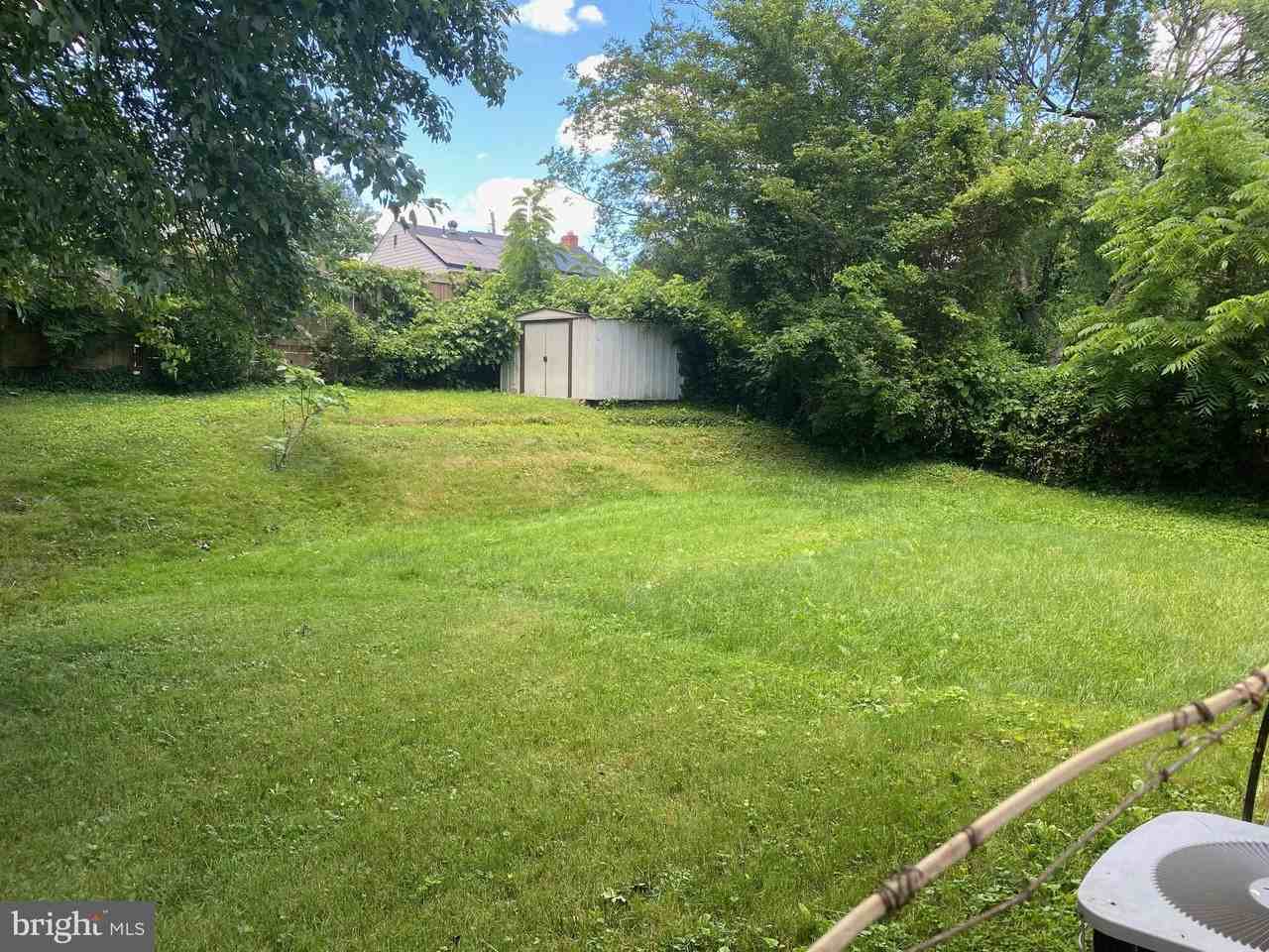 1423 Ruatan St - Photo 3 of 20