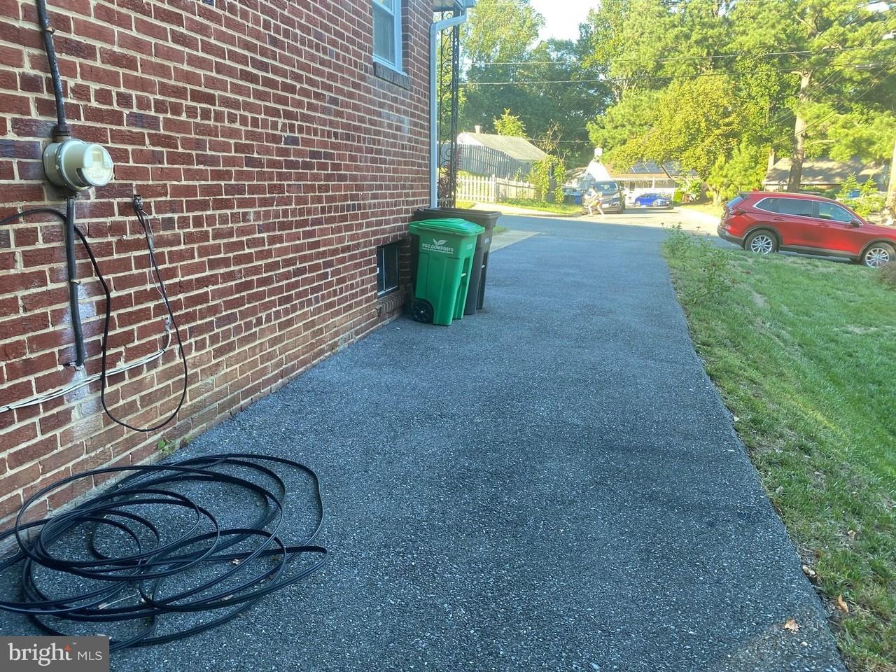 1423 Ruatan St - Photo 5 of 20