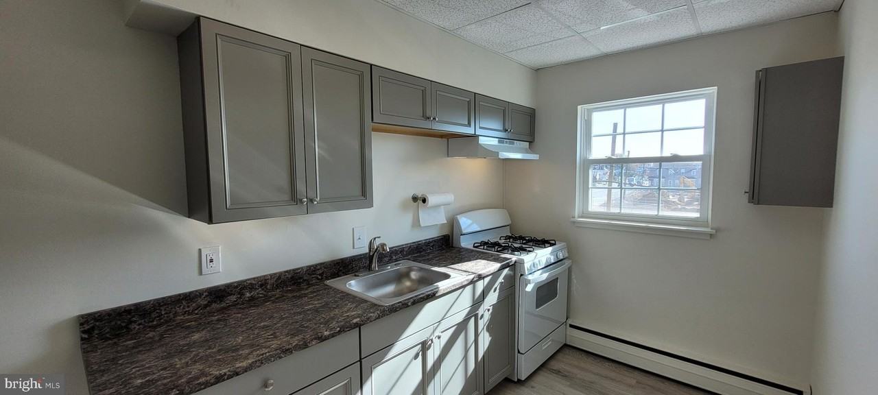 3 W Park Ave Apt 1 #1 - Photo 5 of 10